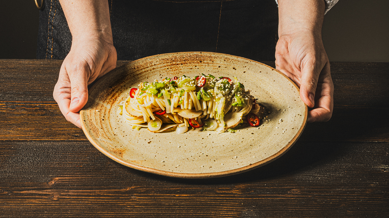 Linguine con cipollotto, zenzero e sesamo